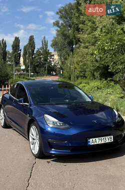 Седан Tesla Model 3 2019 в Львове