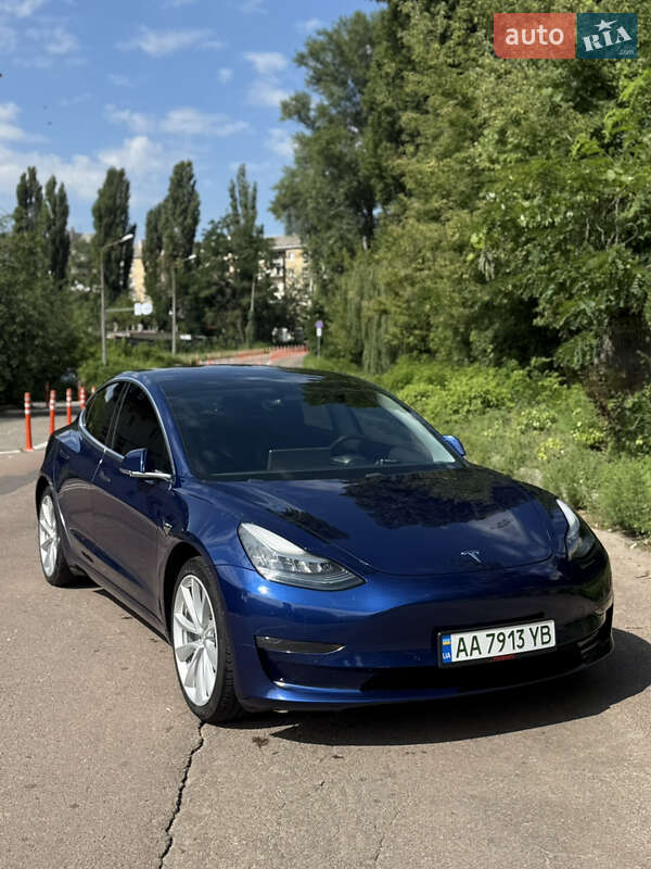 Седан Tesla Model 3 2019 в Киеве