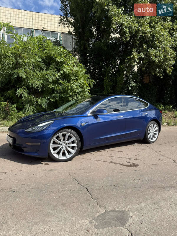 Седан Tesla Model 3 2019 в Киеве