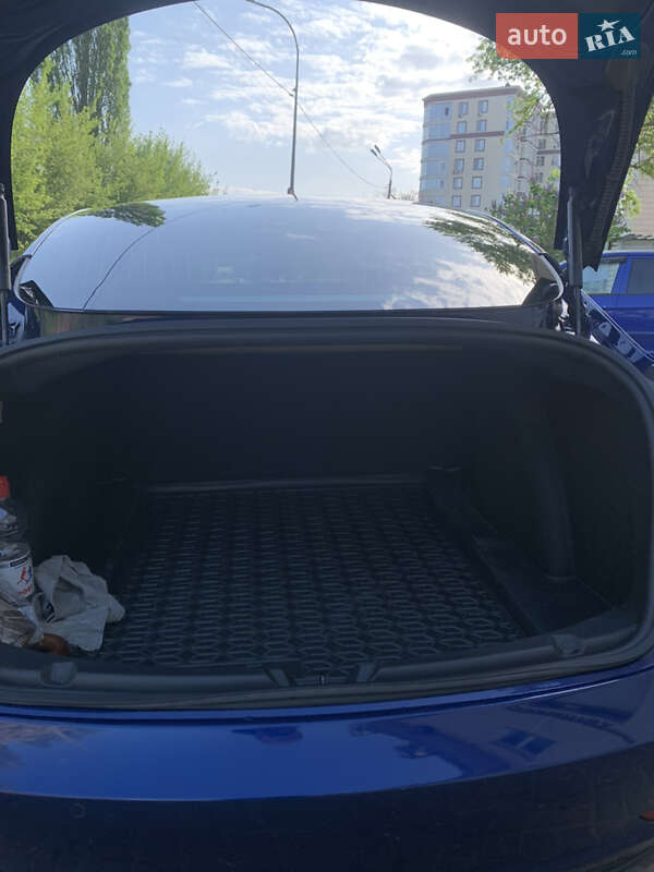 Седан Tesla Model 3 2019 в Киеве