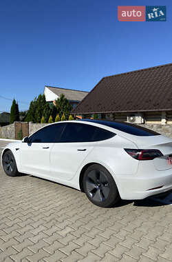 Седан Tesla Model 3 2021 в 