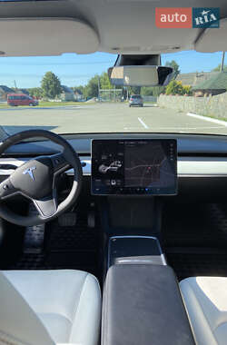 Седан Tesla Model 3 2021 в 
