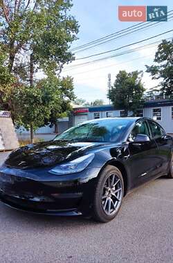 Седан Tesla Model 3 2022 в Днепре