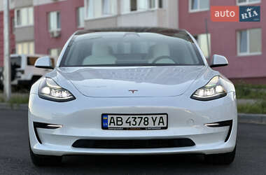 Седан Tesla Model 3 2021 в 