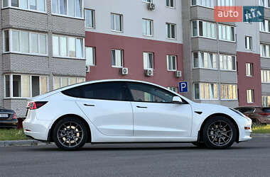 Седан Tesla Model 3 2021 в 