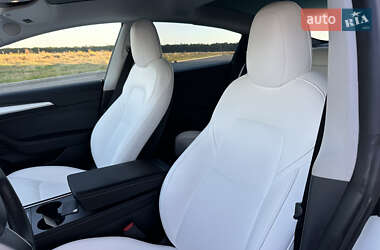 Седан Tesla Model 3 2021 в 