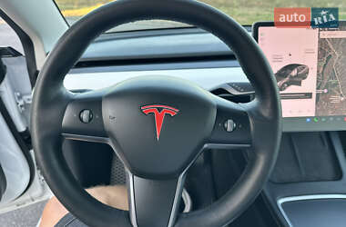 Седан Tesla Model 3 2021 в 