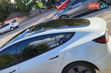 Седан Tesla Model 3 2021 в 