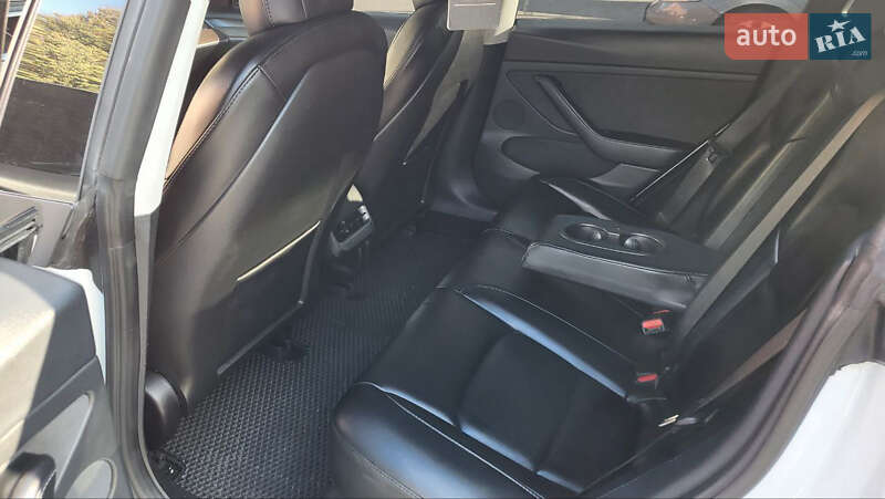Седан Tesla Model 3 2021 в Вінниці