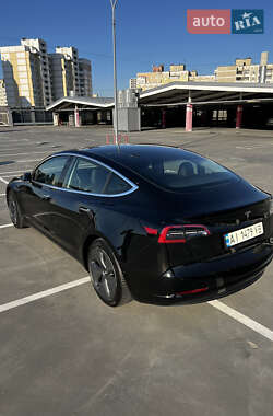 Седан Tesla Model 3 2020 в 