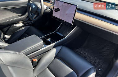 Седан Tesla Model 3 2020 в 