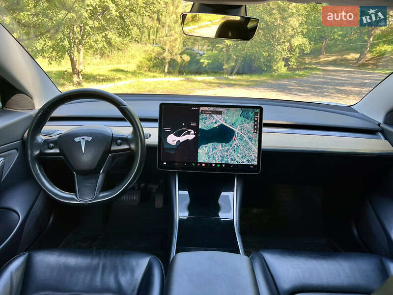 Седан Tesla Model 3 2018 в Валках