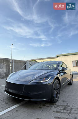 Седан Tesla Model 3 2024 в 