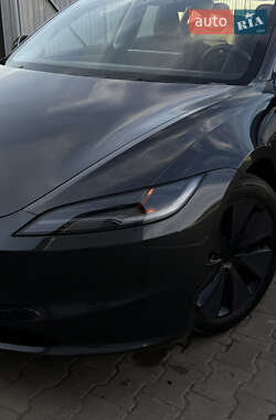 Седан Tesla Model 3 2024 в 