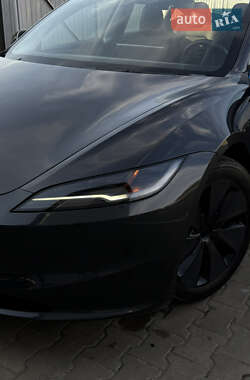 Седан Tesla Model 3 2024 в 