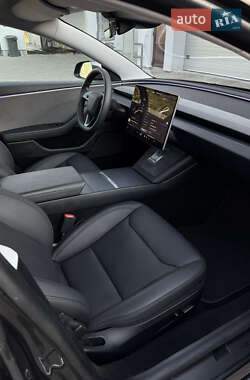 Седан Tesla Model 3 2024 в 