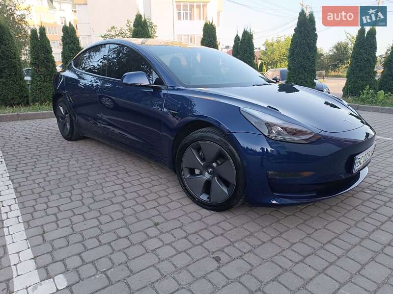 Седан Tesla Model 3 2021 в Львове