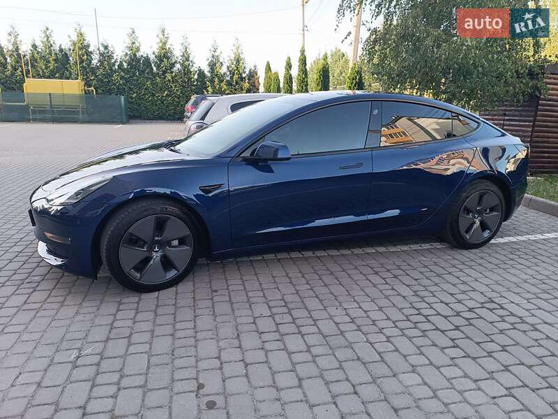 Седан Tesla Model 3 2021 в Львове