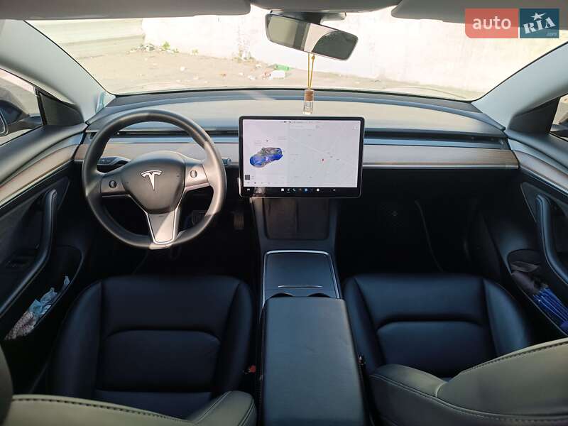 Седан Tesla Model 3 2021 в Львове
