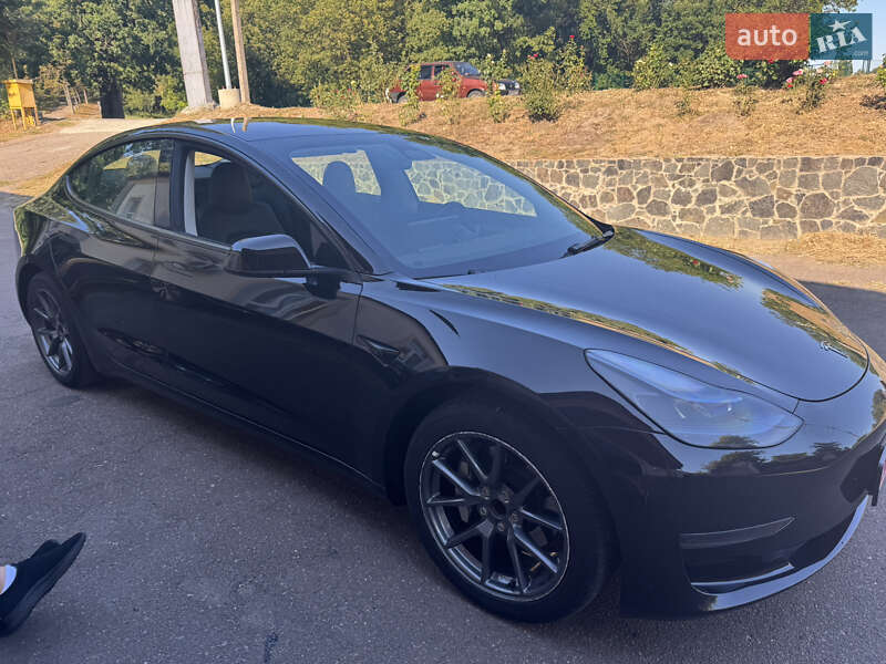 Седан Tesla Model 3 2023 в 
