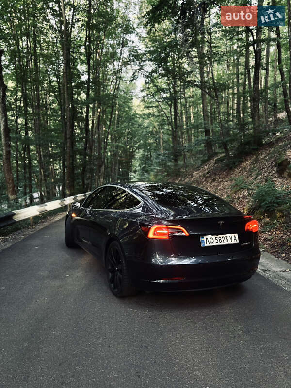 Седан Tesla Model 3 2020 в Ужгороде
