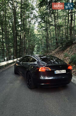Седан Tesla Model 3 2020 в 