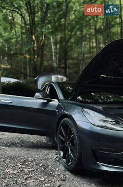 Седан Tesla Model 3 2020 в 