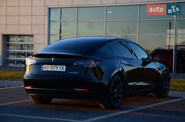 Седан Tesla Model 3 2021 в 
