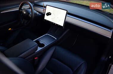 Седан Tesla Model 3 2021 в 