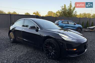 Седан Tesla Model 3 2018 в Луцке