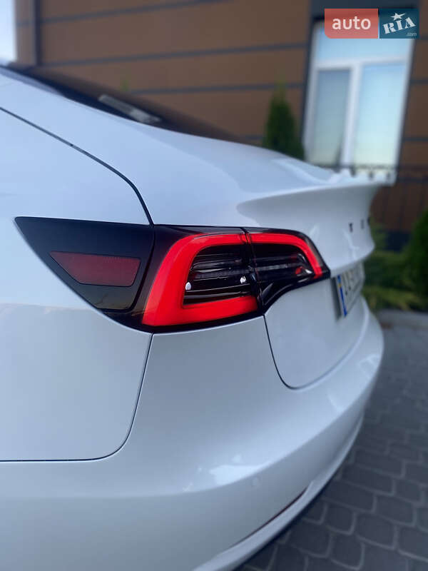 Седан Tesla Model 3 2020 в Вінниці