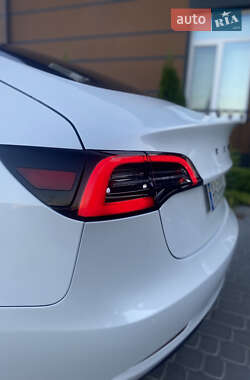 Седан Tesla Model 3 2020 в 