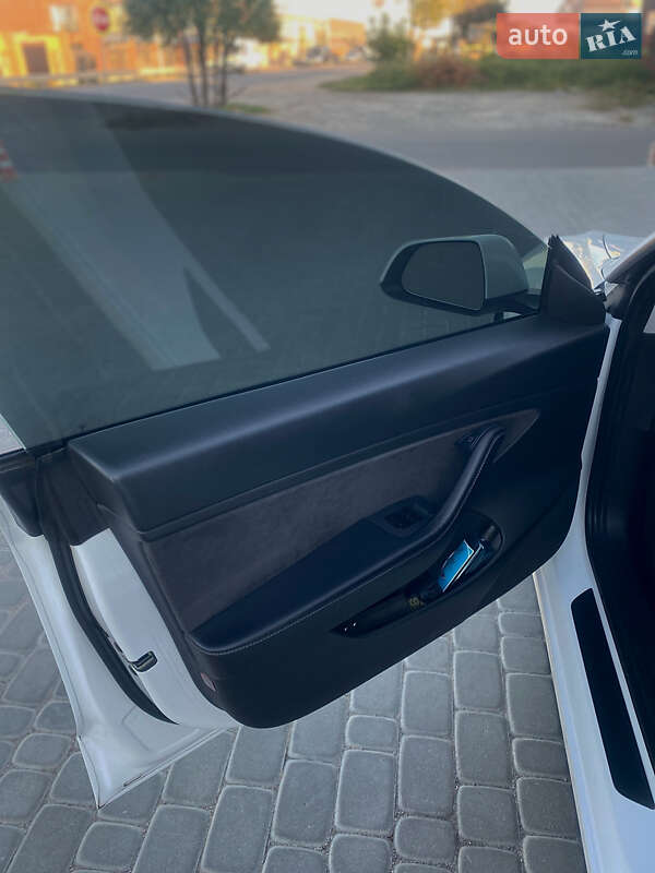 Седан Tesla Model 3 2020 в Вінниці