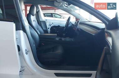 Седан Tesla Model 3 2021 в 