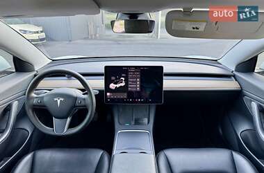Седан Tesla Model 3 2021 в 