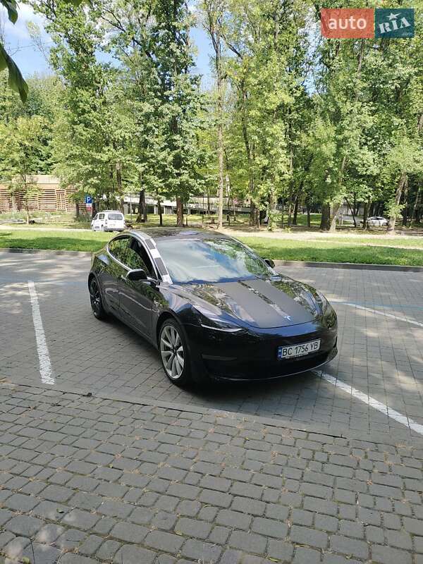 Седан Tesla Model 3 2018 в Львове