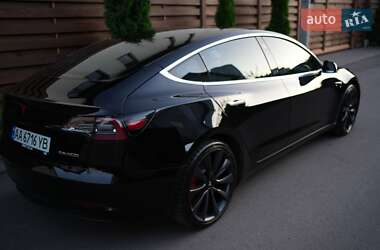 Седан Tesla Model 3 2020 в 