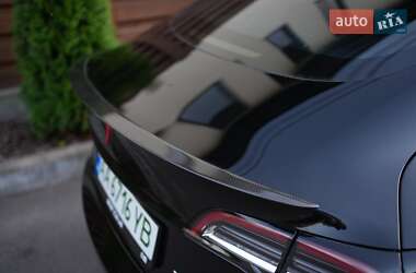 Седан Tesla Model 3 2020 в 
