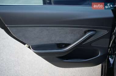 Седан Tesla Model 3 2020 в 