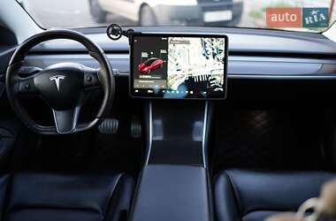 Седан Tesla Model 3 2020 в 