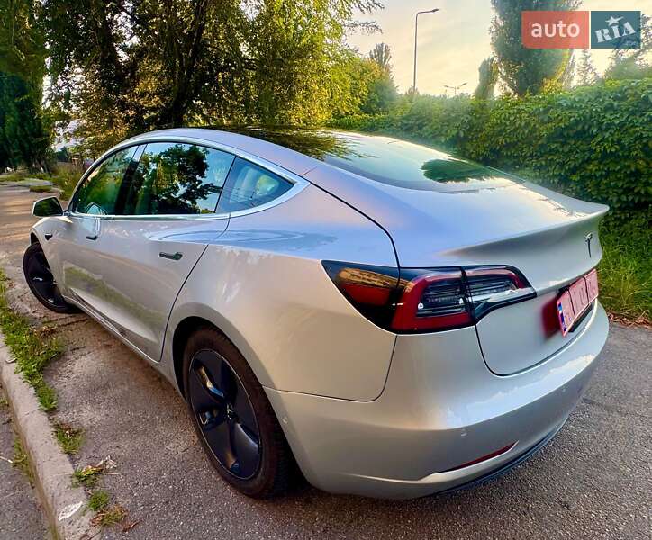 Седан Tesla Model 3 2018 в Києві