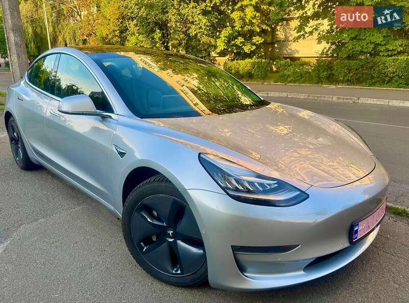 Седан Tesla Model 3 2018 в Києві