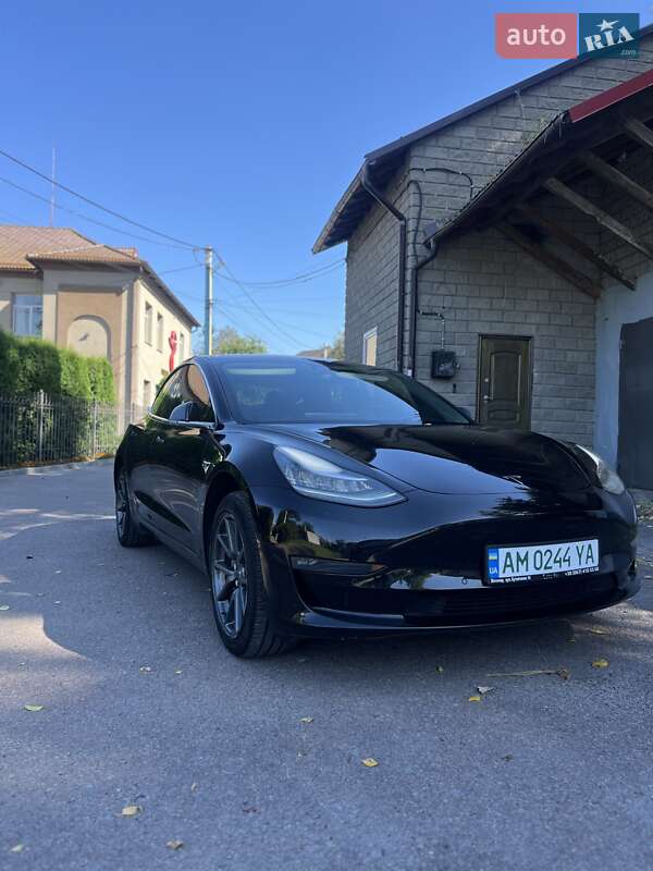 Седан Tesla Model 3 2018 в Звягелі