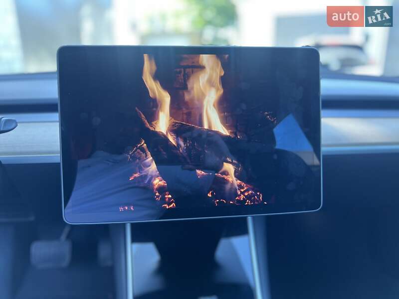 Седан Tesla Model 3 2018 в Звягелі