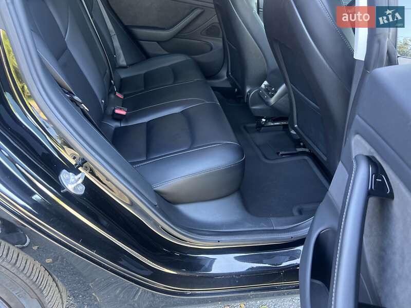 Седан Tesla Model 3 2018 в Звягелі