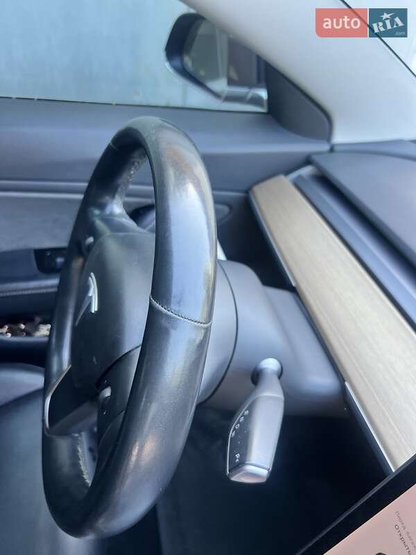 Седан Tesla Model 3 2018 в Звягелі