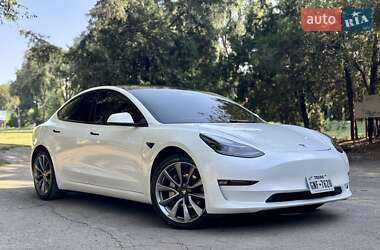 Седан Tesla Model 3 2022 в 