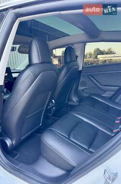 Седан Tesla Model 3 2022 в 