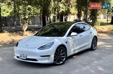Седан Tesla Model 3 2022 в 