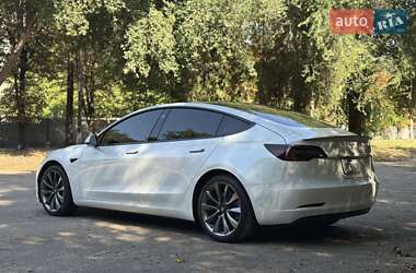 Седан Tesla Model 3 2022 в 